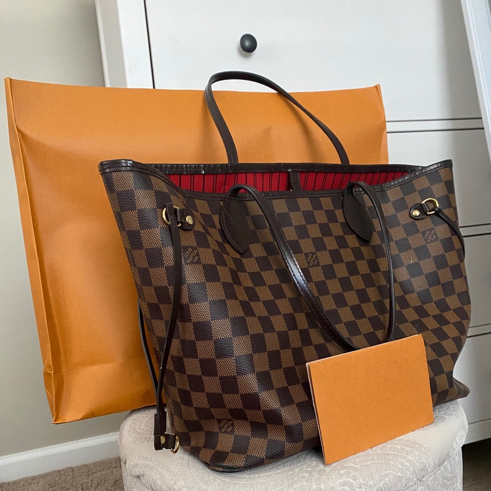 Beautiful and AUTHENTIC Louis Vuitton Neverfull MM